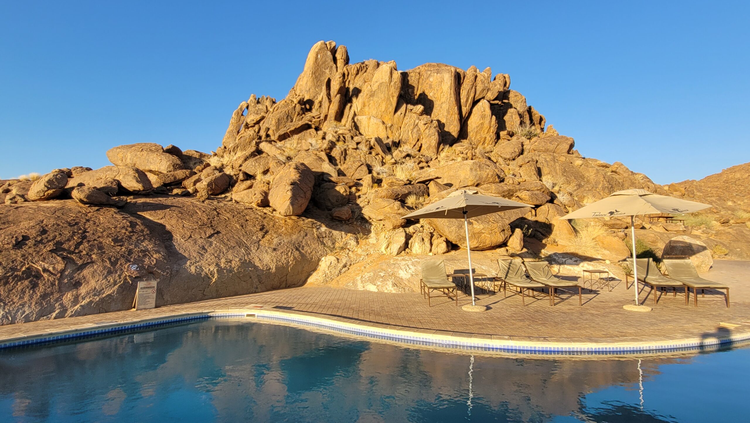 desert quiver camp namibie piscine sesriem