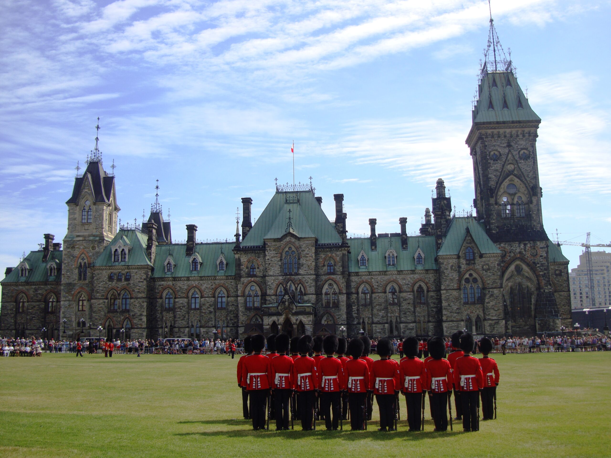 Ottawa relève garde cérémonie Parlement